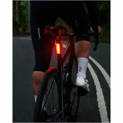 Feu Arrière Vélo Puissant LED 150 Lumens Blinder R-150 Knog -Sacoches guidon Soldes Magasin BlinderR150 knog