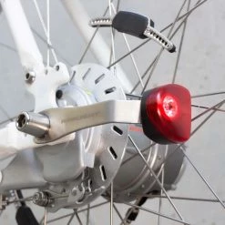Lampes Vélo Sans Piles Sur Moyeu SL200 Reelight 7 Lampes Vélo Sans Piles Sur Moyeu SL200 Reelight -Sacoches guidon Soldes Magasin sl200 reelight feu sans piles velo